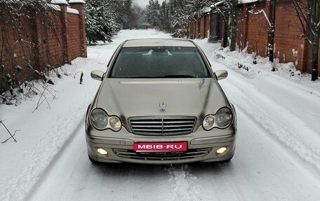 Mercedes-Benz C-Класс, 2005 год, 515 000 рублей, 1 фотография