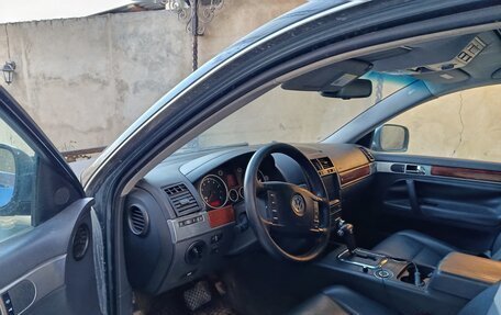 Volkswagen Touareg III, 2004 год, 750 000 рублей, 2 фотография