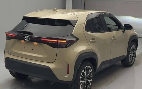 Toyota Yaris Cross, 2022 год, 1 700 000 рублей, 3 фотография