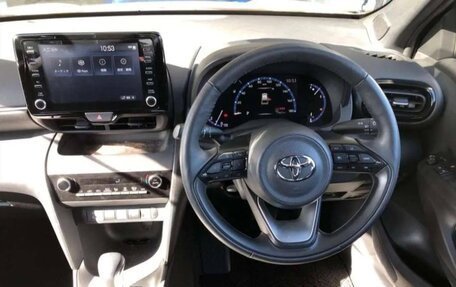 Toyota Yaris Cross, 2022 год, 1 700 000 рублей, 5 фотография