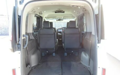 Honda Stepwgn IV, 2018 год, 2 014 000 рублей, 20 фотография