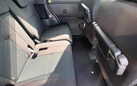 Toyota Roomy I, 2023 год, 934 000 рублей, 10 фотография