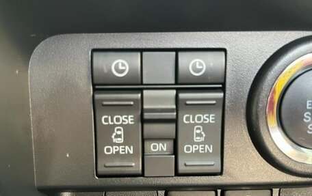 Toyota Roomy I, 2023 год, 934 000 рублей, 21 фотография