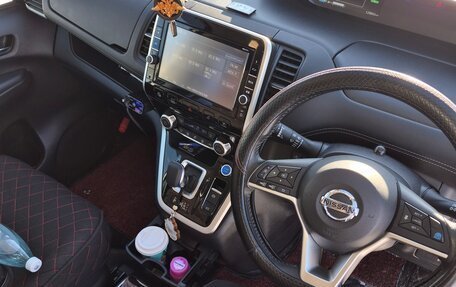 Nissan Serena IV, 2018 год, 2 100 000 рублей, 3 фотография