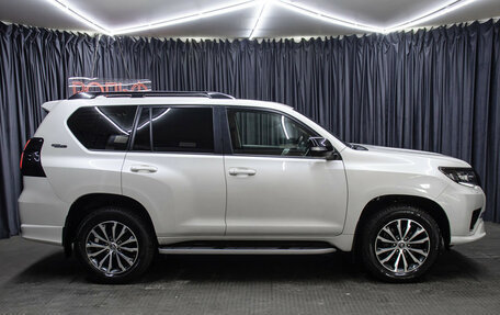 Toyota Land Cruiser Prado 150 рестайлинг 2, 2021 год, 7 998 000 рублей, 4 фотография
