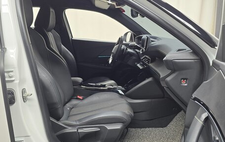 Peugeot 2008 II, 2022 год, 1 860 000 рублей, 10 фотография