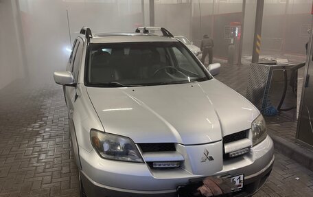 Mitsubishi Outlander III рестайлинг 3, 2003 год, 770 000 рублей, 4 фотография