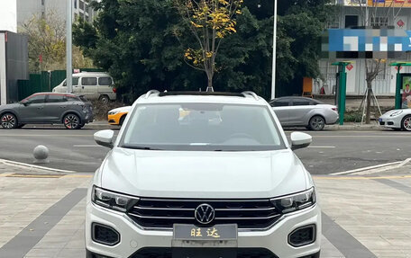 Volkswagen T-Roc I, 2022 год, 1 560 000 рублей, 2 фотография