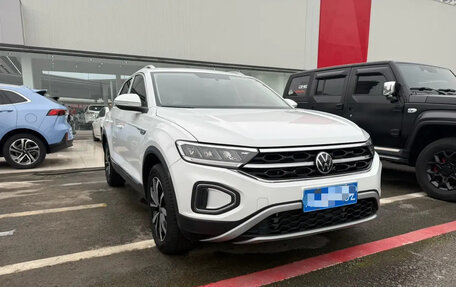 Volkswagen T-Roc I, 2024 год, 1 830 000 рублей, 2 фотография