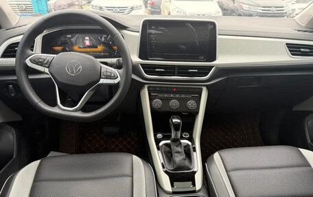 Volkswagen T-Roc I, 2024 год, 1 830 000 рублей, 4 фотография