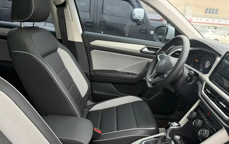 Volkswagen T-Roc I, 2024 год, 1 830 000 рублей, 5 фотография