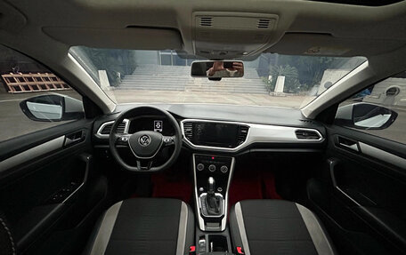 Volkswagen T-Roc I, 2023 год, 1 600 000 рублей, 5 фотография