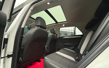 Volkswagen T-Roc I, 2023 год, 1 600 000 рублей, 7 фотография