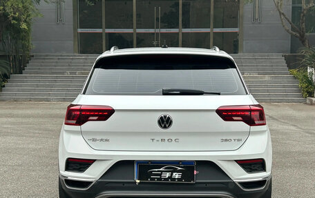 Volkswagen T-Roc I, 2023 год, 1 600 000 рублей, 4 фотография