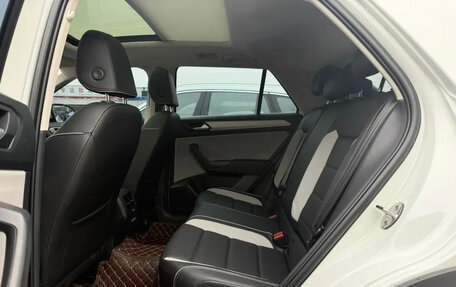 Volkswagen T-Roc I, 2024 год, 1 830 000 рублей, 7 фотография