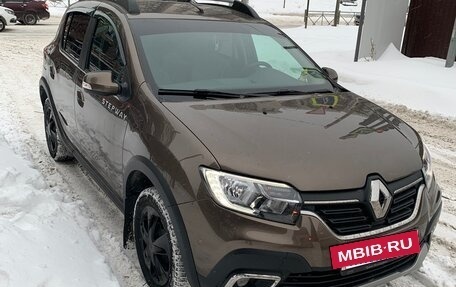 Renault Sandero II рестайлинг, 2019 год, 1 299 999 рублей, 2 фотография