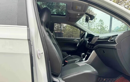 Volkswagen T-Cross I, 2023 год, 1 840 000 рублей, 6 фотография