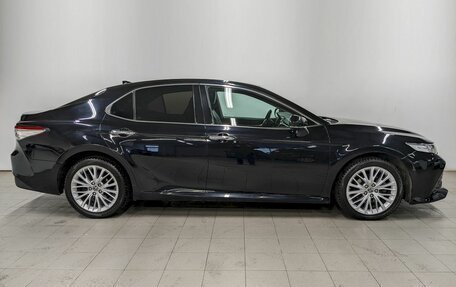 Toyota Camry, 2018 год, 2 440 000 рублей, 4 фотография