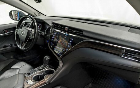 Toyota Camry, 2018 год, 2 440 000 рублей, 22 фотография