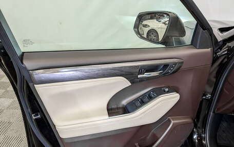 Toyota Highlander, 2021 год, 5 990 000 рублей, 19 фотография