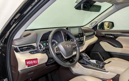 Toyota Highlander, 2021 год, 5 990 000 рублей, 16 фотография