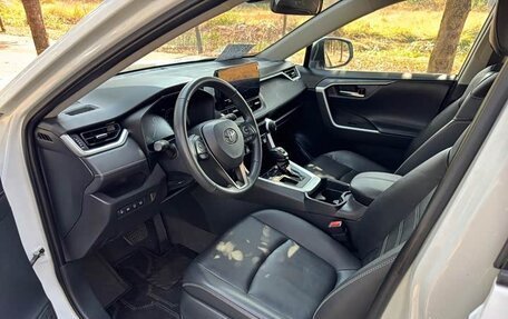 Toyota RAV4, 2024 год, 6 фотография