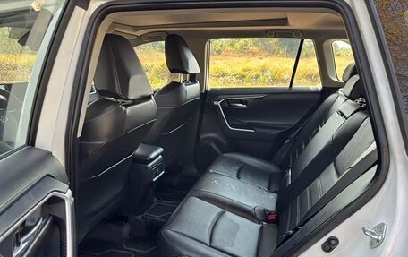 Toyota RAV4, 2024 год, 9 фотография