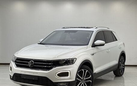 Volkswagen T-Roc I, 2022 год, 2 300 000 рублей, 1 фотография