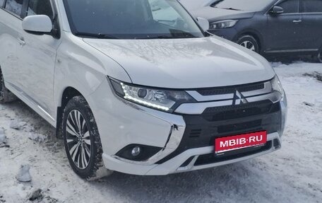 Mitsubishi Outlander III рестайлинг 3, 2022 год, 2 670 000 рублей, 1 фотография
