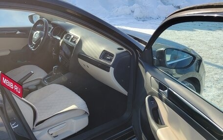 Volkswagen Jetta VI, 2016 год, 1 360 000 рублей, 7 фотография