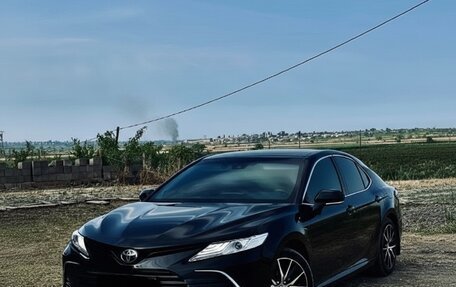 Toyota Camry, 2021 год, 3 200 000 рублей, 2 фотография