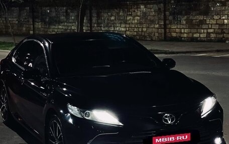 Toyota Camry, 2021 год, 3 200 000 рублей, 4 фотография