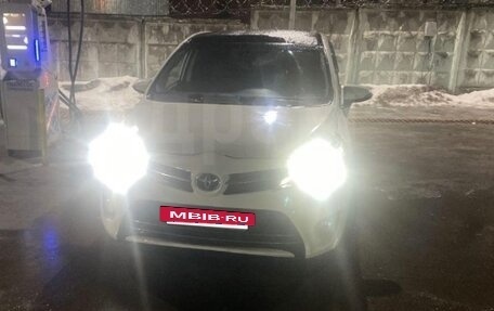 Toyota Verso I, 2015 год, 1 300 000 рублей, 2 фотография