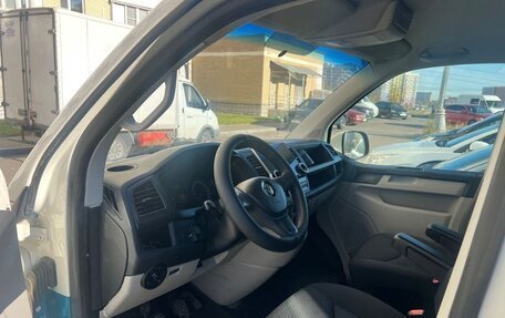 Volkswagen Transporter T6 рестайлинг, 2017 год, 2 500 000 рублей, 3 фотография