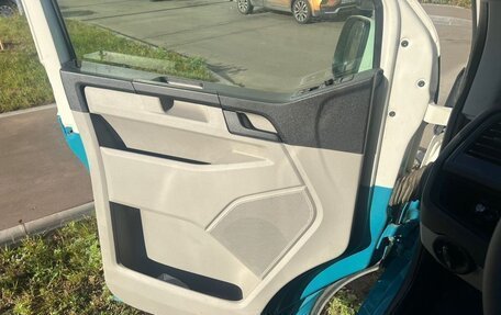 Volkswagen Transporter T6 рестайлинг, 2017 год, 2 500 000 рублей, 6 фотография