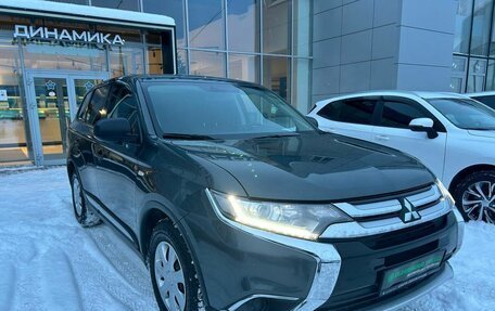 Mitsubishi Outlander III рестайлинг 3, 2017 год, 1 871 000 рублей, 3 фотография