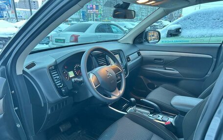 Mitsubishi Outlander III рестайлинг 3, 2017 год, 1 871 000 рублей, 9 фотография