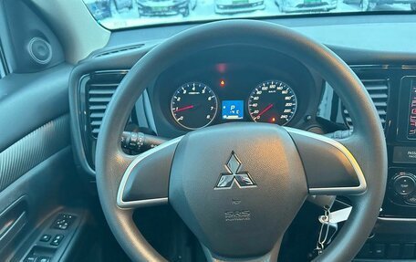 Mitsubishi Outlander III рестайлинг 3, 2017 год, 1 871 000 рублей, 10 фотография