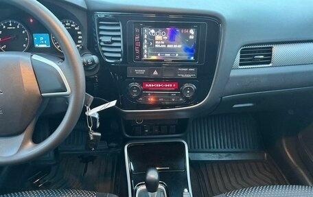 Mitsubishi Outlander III рестайлинг 3, 2017 год, 1 871 000 рублей, 11 фотография