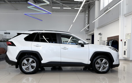 Toyota RAV4, 2020 год, 2 950 000 рублей, 8 фотография