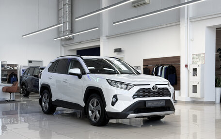 Toyota RAV4, 2020 год, 2 950 000 рублей, 3 фотография