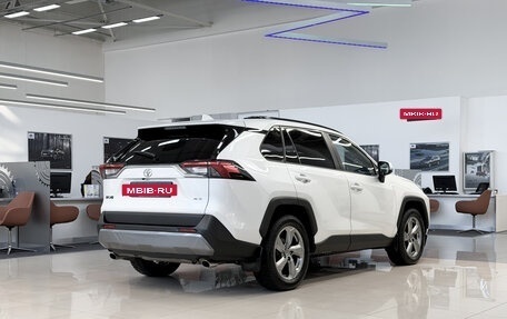 Toyota RAV4, 2020 год, 2 950 000 рублей, 7 фотография