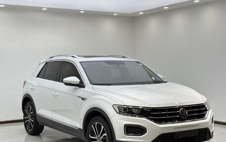 Volkswagen T-Roc I, 2022 год, 2 300 000 рублей, 2 фотография