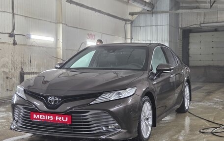 Toyota Camry, 2021 год, 3 050 000 рублей, 2 фотография
