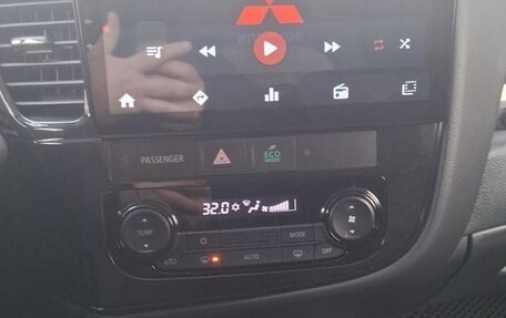 Mitsubishi Outlander III рестайлинг 3, 2022 год, 2 670 000 рублей, 7 фотография