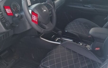 Mitsubishi Outlander III рестайлинг 3, 2022 год, 2 670 000 рублей, 6 фотография