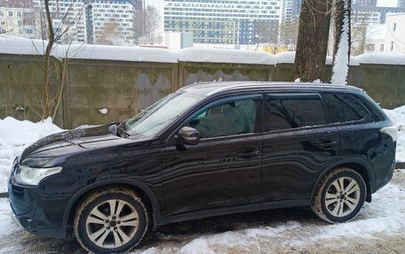 Mitsubishi Outlander III рестайлинг 3, 2014 год, 1 650 000 рублей, 2 фотография