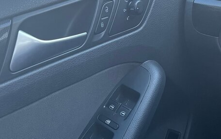 Volkswagen Jetta VI, 2011 год, 920 000 рублей, 10 фотография