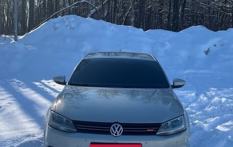 Volkswagen Jetta VI, 2011 год, 920 000 рублей, 2 фотография