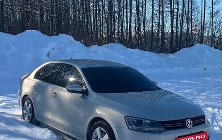 Volkswagen Jetta VI, 2011 год, 920 000 рублей, 3 фотография